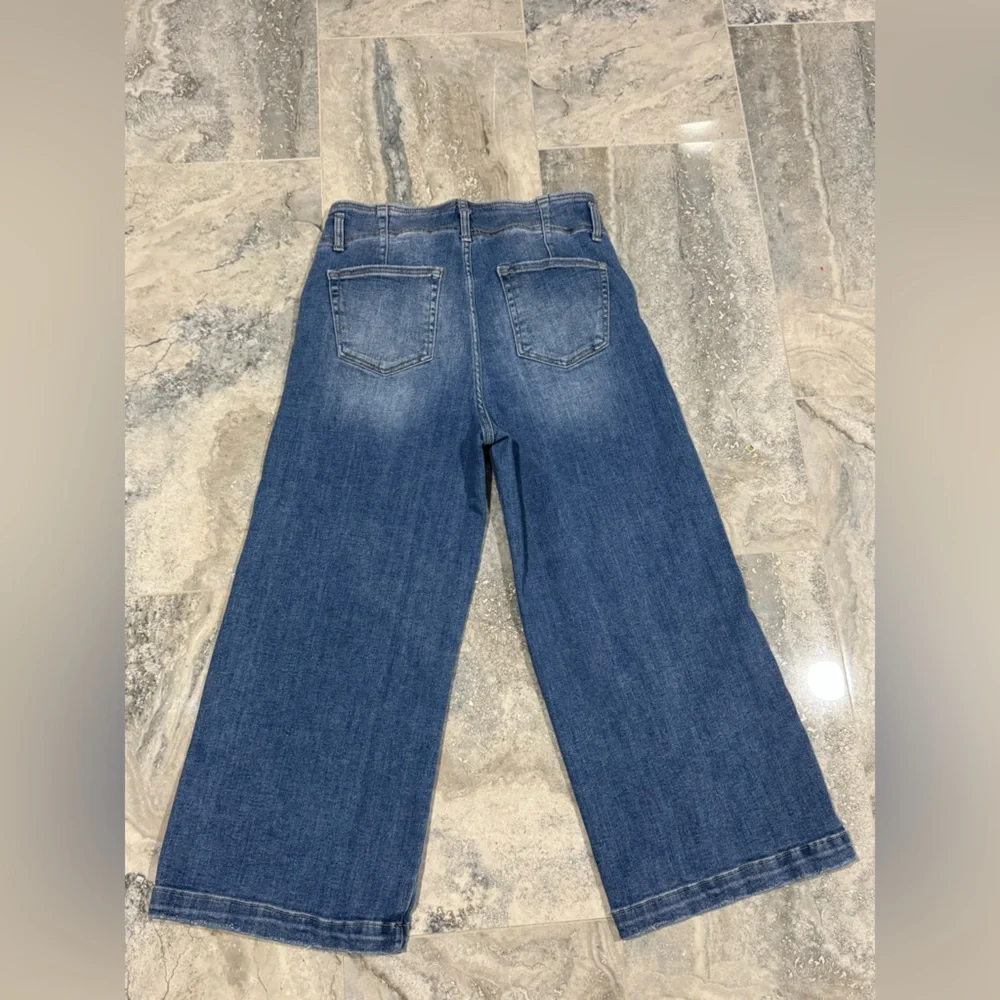 Classic Blue Women's Cropped Jeans